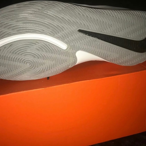 NIKE TEAM HUSTLE D 9 (GS) BASKETBALL SNEAKERS 7Y - Picture 4 of 7